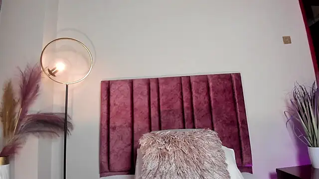 Snapshot of NoraDasilva chatting on 02.25.26 NoraDasilva online show from 02.25.26