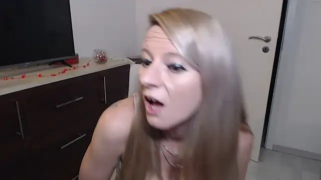 LaMadrina006 online show from 12.19.24