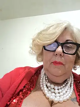 Snapshot of Merilulla chatting on 12.18.25 Merilulla online show from 12.18.25