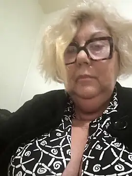 Snapshot of Merilulla chatting on 03.13.26 Merilulla online show from 03.13.26