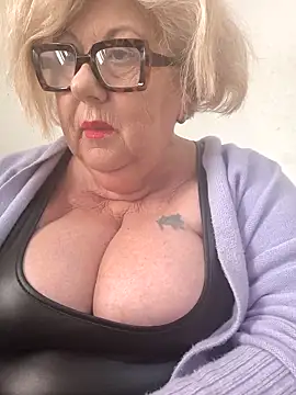 Snapshot of Merilulla chatting on 03.16.26 Merilulla online show from 03.16.26