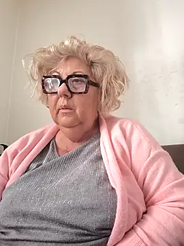 Snapshot of Merilulla chatting on 03.20.26 Merilulla online show from 03.20.26