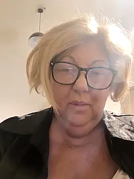 Snapshot of Merilulla chatting on 03.26.26 Merilulla online show from 03.26.26