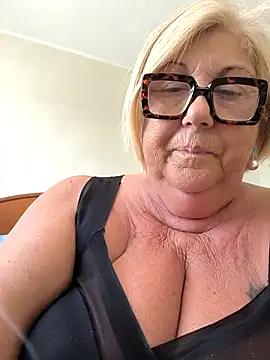 Snapshot of Merilulla chatting on 04.10.26 Merilulla online show from 04.10.26