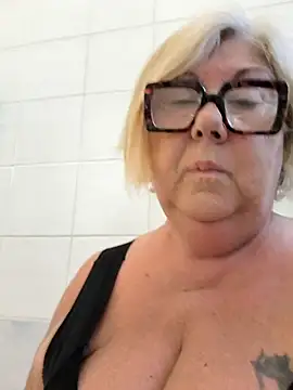 Snapshot of Merilulla chatting on 04.11.26 Merilulla online show from 04.11.26