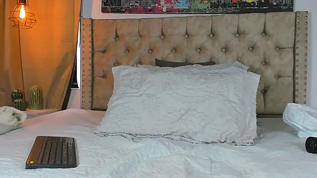 KeryHillson online show from 02.12.25