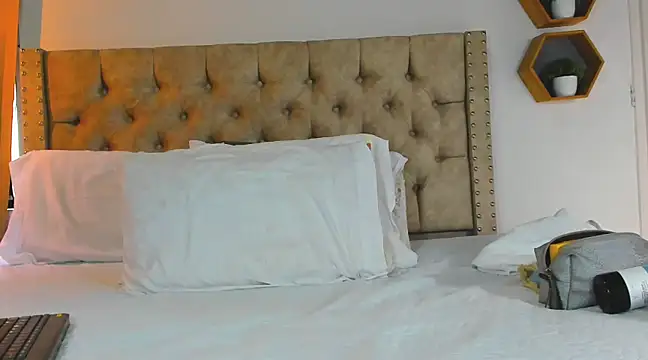 KeryHillson online show from 03.15.25