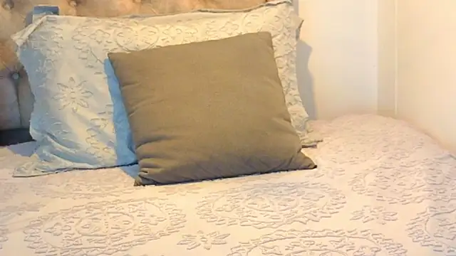 KeryHillson online show from 11.24.25