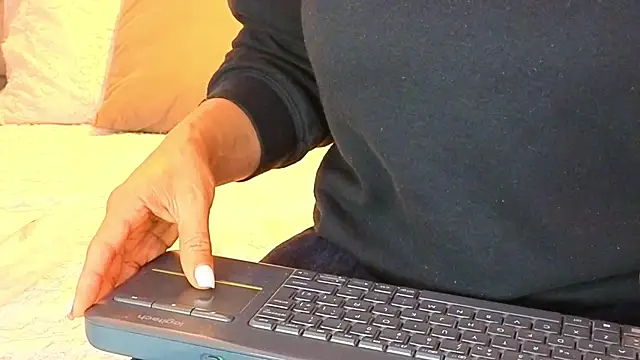 KeryHillson online show from 11.26.25