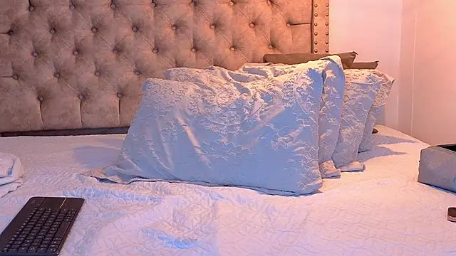 KeryHillson online show from 12.14.25