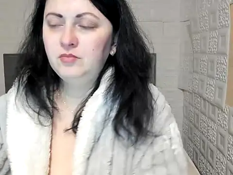 Snapshot of Lillian2 chatting on 02.16.25 Lillian2 online show from 02.16.25