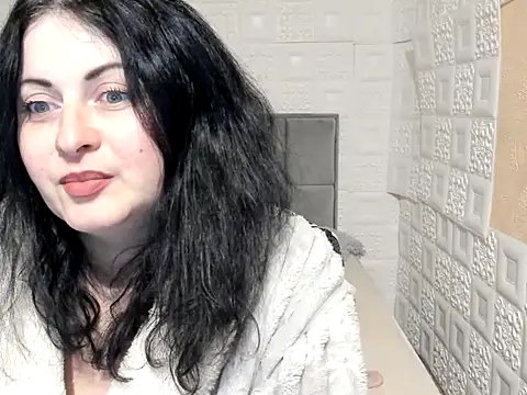 Snapshot of Lillian2 chatting on 02.19.25 Lillian2 online show from 02.19.25