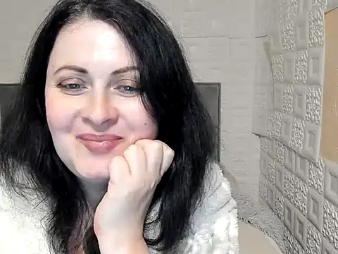 Snapshot of Lillian2 chatting on 02.24.25 Lillian2 online show from 02.24.25