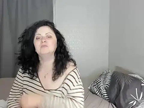 Snapshot of Lillian2 chatting on 09.26.25 Lillian2 online show from 09.26.25