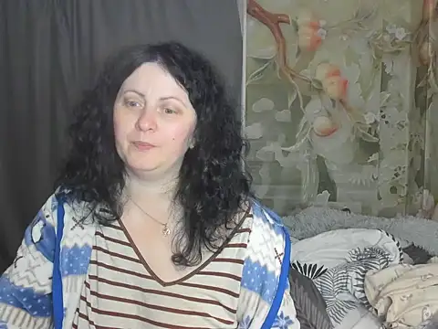 Snapshot of Lillian2 chatting on 10.30.25 Lillian2 online show from 10.30.25