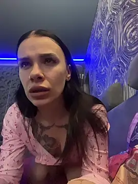 Snapshot of Queen_of_pain chatting on 12.20.25 Queen of pain online show from 12.20.25