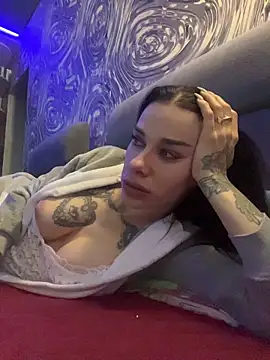 Snapshot of Queen_of_pain chatting on 12.22.25 Queen of pain online show from 12.22.25