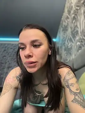 Snapshot of Queen_of_pain chatting on 04.11.26 Queen of pain online show from 04.11.26