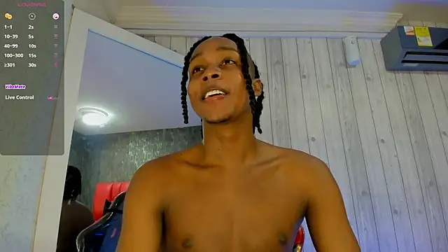 Snapshot of DominicSccott chatting on 09.09.25 DominicSccott online show from 09.09.25