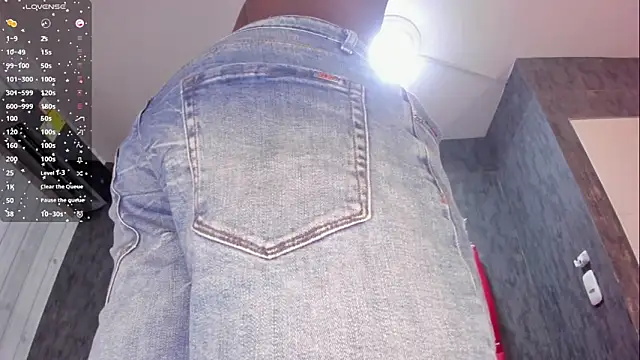 Snapshot of DominicSccott chatting on 12.19.25 DominicSccott online show from 12.19.25