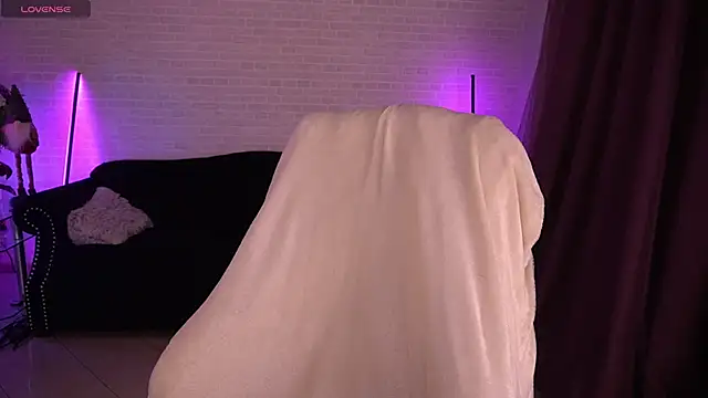 Snapshot of Daenerys_Daenn chatting on 01.14.25 Daenerys Daenn online show from 01.14.25