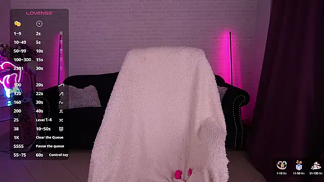 Snapshot of Daenerys_Daenn chatting on 02.04.25 Daenerys Daenn online show from 02.04.25