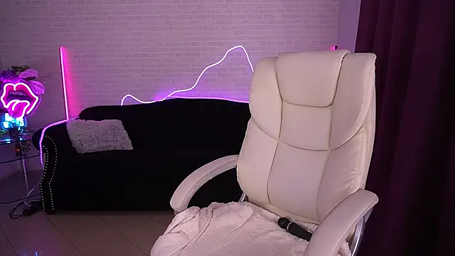 Snapshot of Daenerys_Daenn chatting on 09.20.25 Daenerys Daenn online show from 09.20.25