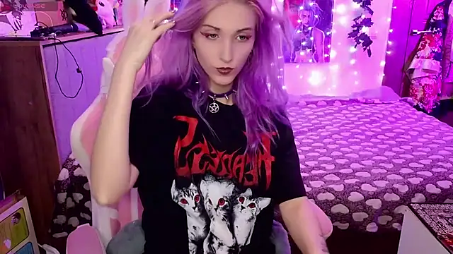 Violet Noir online show from 01.28.25