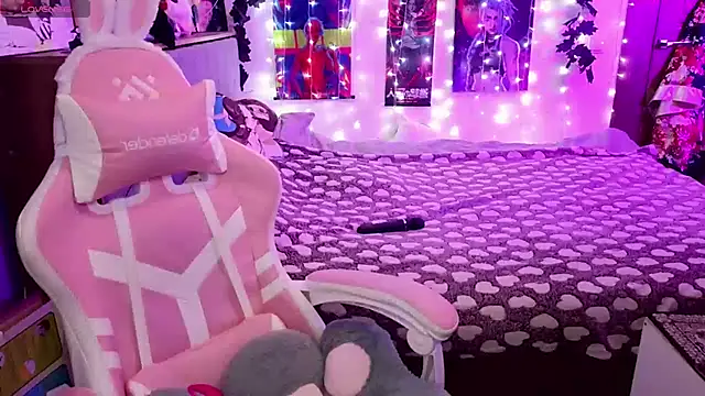 Violet Noir online show from 01.28.25