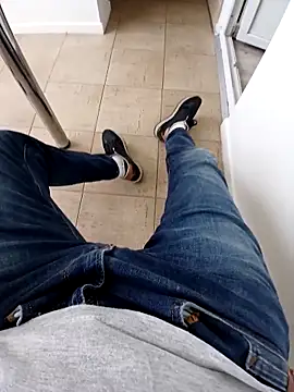 Adriandan1982 online show from 09.27.25