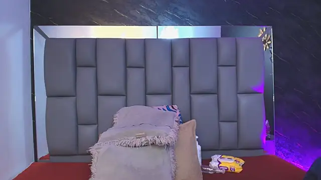  MiaBrown  online show from 11.21.25