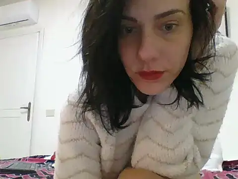 Snapshot of Emyly83 chatting on 12.08.24 Emyly83 online show from 12.08.24