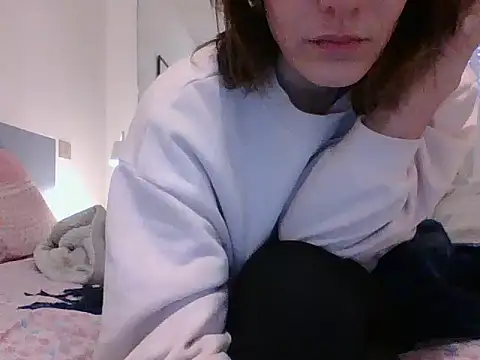 Snapshot of Emyly83 chatting on 01.05.25 Emyly83 online show from 01.05.25