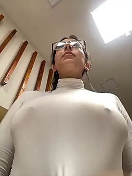 Nicollemays online show from 02.15.25