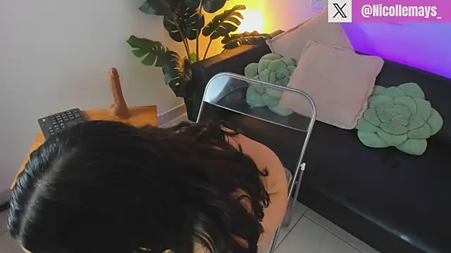 Nicollemays online show from 02.22.25