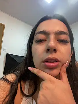 Nicollemays online show from 03.22.25