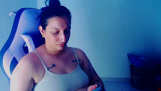 Snapshot of liz_dirty chatting on 02.25.26 liz dirty online show from 02.25.26