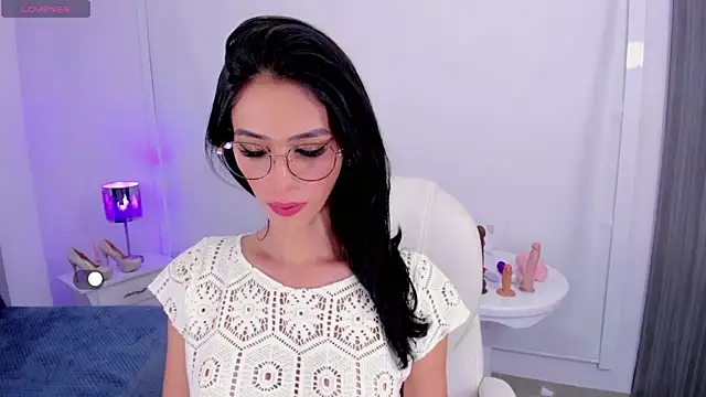 Snapshot of Andrea_Marinn chatting on 12.19.24 Andrea Marinn online show from 12.19.24