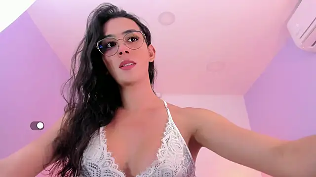 Snapshot of Andrea_Marinn chatting on 11.21.25 Andrea Marinn online show from 11.21.25