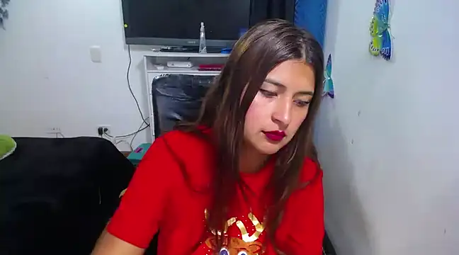 Snapshot of Yunhot_ chatting on 12.18.24 Yunhot online show from 12.18.24