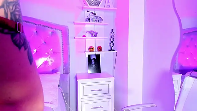 CamileHolmes online show from 12.02.24