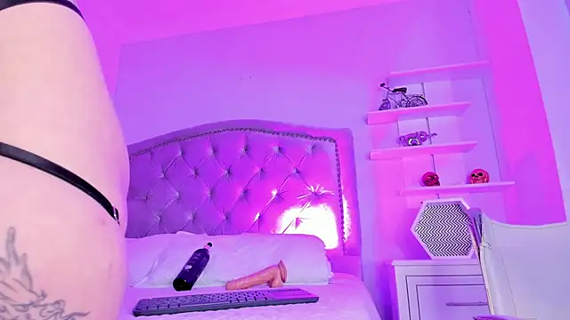 CamileHolmes online show from 01.16.25