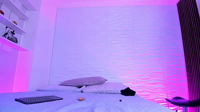 CamileHolmes online show from 10.17.25