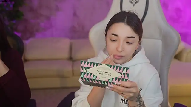 Jasmine Flow online show from 02.25.25