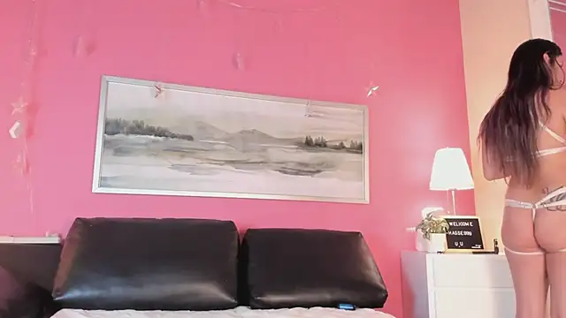 Snapshot of Tiffanysurez_ chatting on 02.21.25 Tiffanysurez online show from 02.21.25