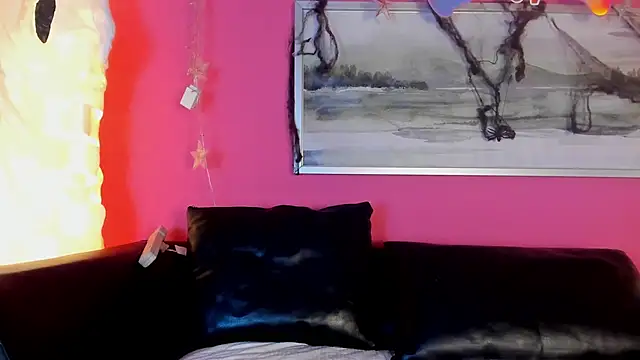 Snapshot of Tiffanysurez_ chatting on 10.29.25 Tiffanysurez online show from 10.29.25