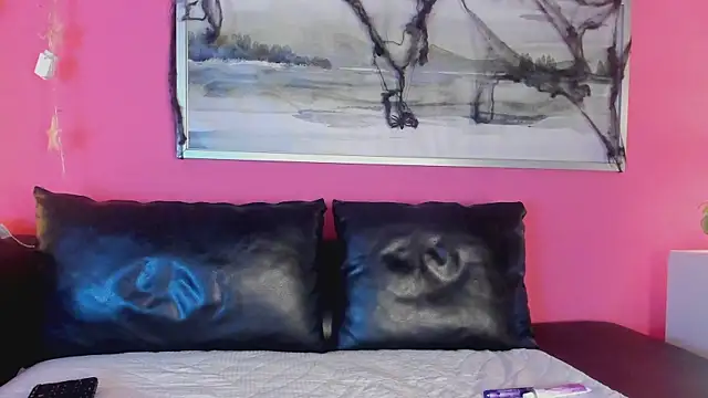 Snapshot of Tiffanysurez_ chatting on 10.30.25 Tiffanysurez online show from 10.30.25