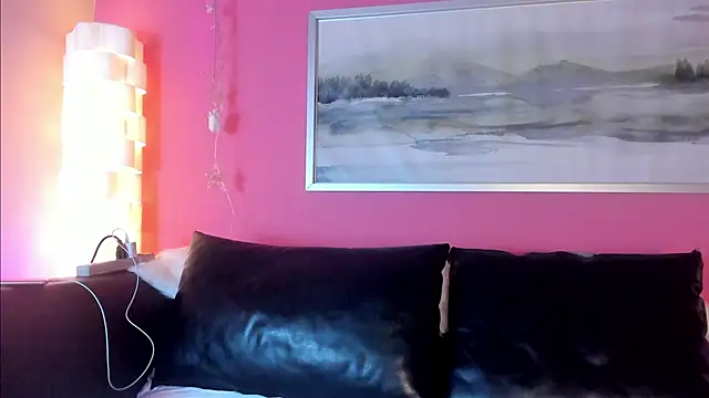 Snapshot of Tiffanysurez_ chatting on 12.02.25 Tiffanysurez online show from 12.02.25