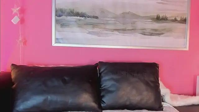 Snapshot of Tiffanysurez_ chatting on 12.13.25 Tiffanysurez online show from 12.13.25