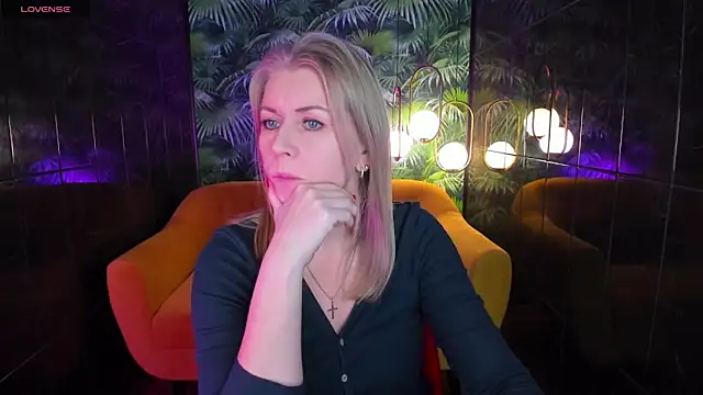 Annie Light online show from 12.05.24